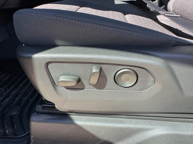 Chevrolet Silverado 1500 Vehicle Full-screen Gallery Image 10