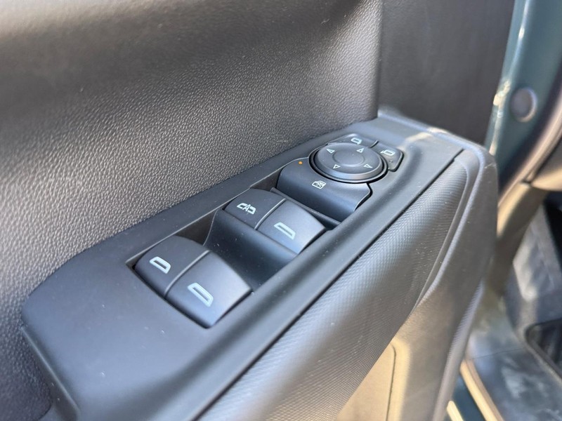 Chevrolet Silverado 1500 Vehicle Full-screen Gallery Image 11