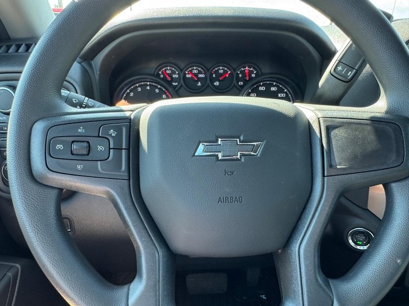 Chevrolet Silverado 1500 Vehicle Full-screen Gallery Image 12