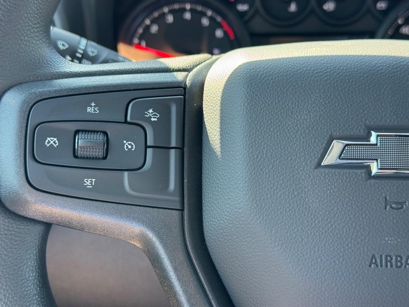 Chevrolet Silverado 1500 Vehicle Full-screen Gallery Image 13