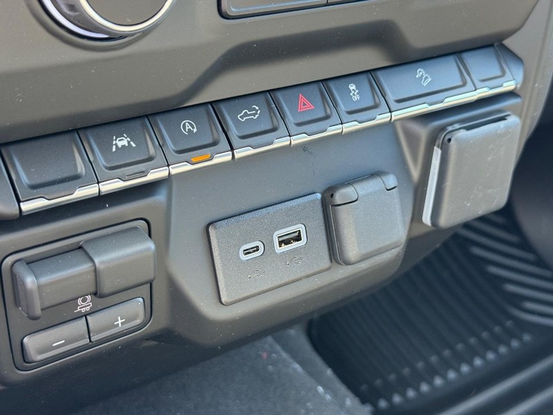 Chevrolet Silverado 1500 Vehicle Full-screen Gallery Image 14