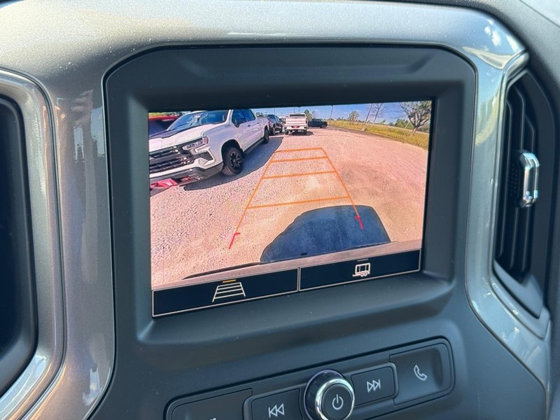 Chevrolet Silverado 1500 Vehicle Full-screen Gallery Image 15
