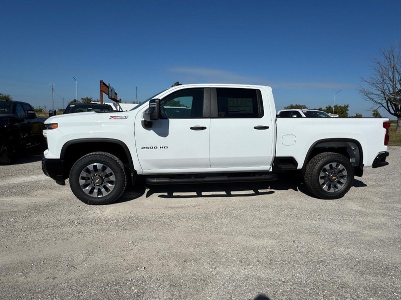 Chevrolet Silverado 2500HD Vehicle Full-screen Gallery Image 2