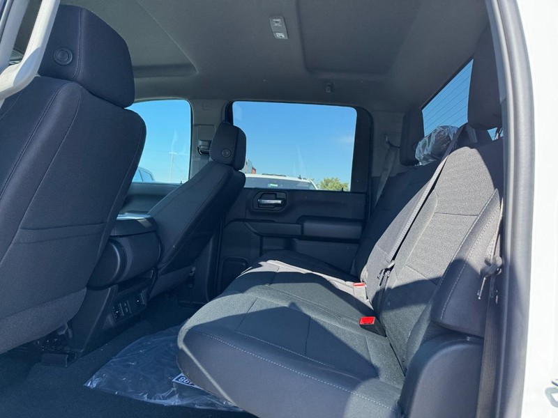 Chevrolet Silverado 2500HD Vehicle Full-screen Gallery Image 5