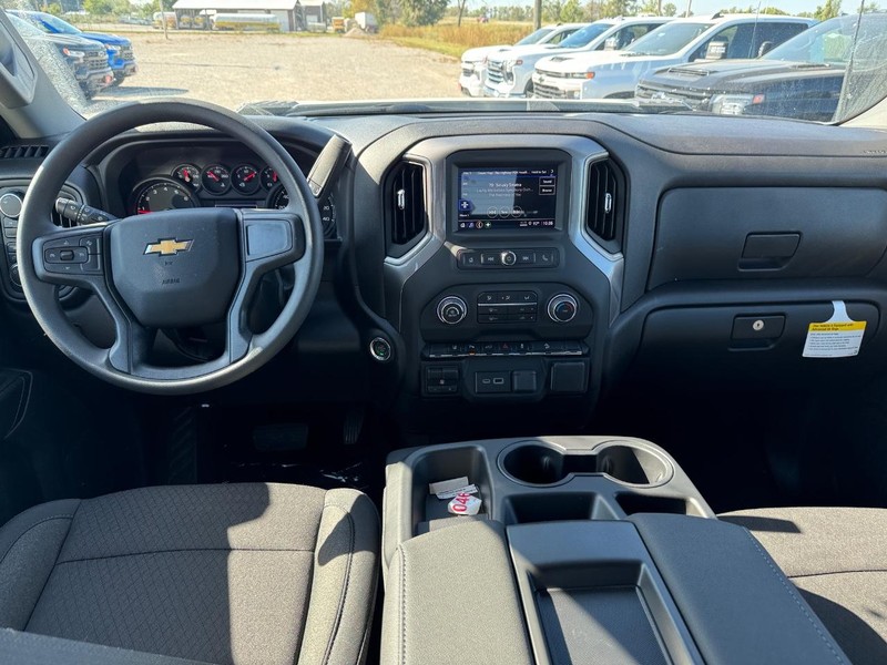 Chevrolet Silverado 2500HD Vehicle Full-screen Gallery Image 6