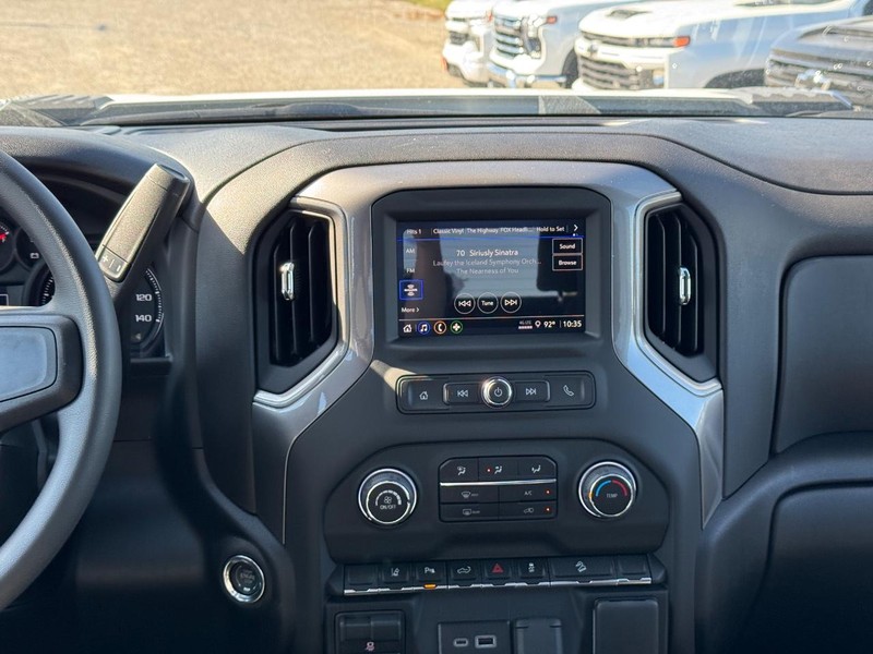 Chevrolet Silverado 2500HD Vehicle Full-screen Gallery Image 8