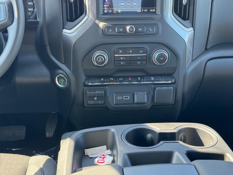 Chevrolet Silverado 2500HD Vehicle Full-screen Gallery Image 9