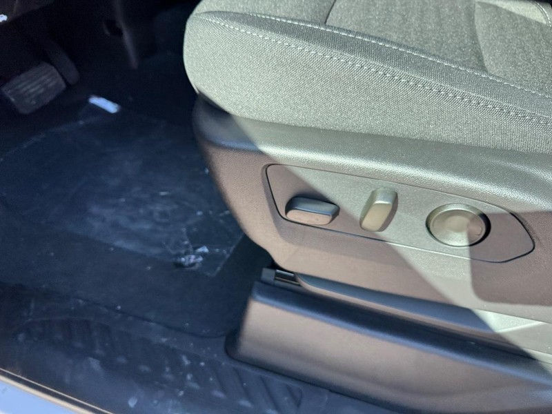 Chevrolet Silverado 2500HD Vehicle Full-screen Gallery Image 10