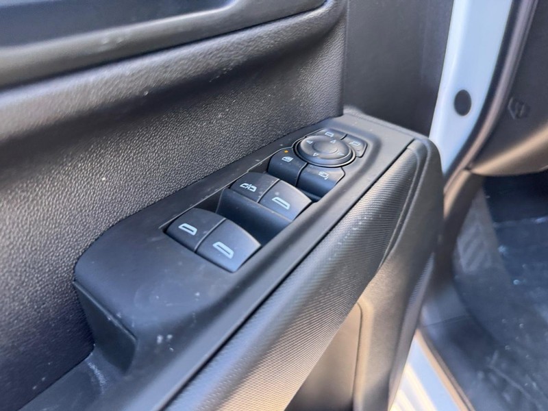 Chevrolet Silverado 2500HD Vehicle Full-screen Gallery Image 11