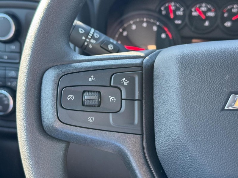 Chevrolet Silverado 2500HD Vehicle Full-screen Gallery Image 13