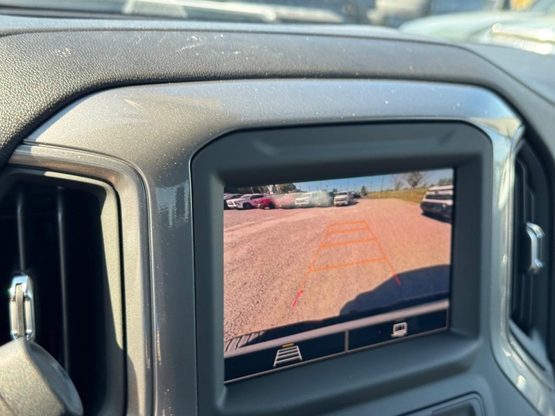 Chevrolet Silverado 2500HD Vehicle Full-screen Gallery Image 15