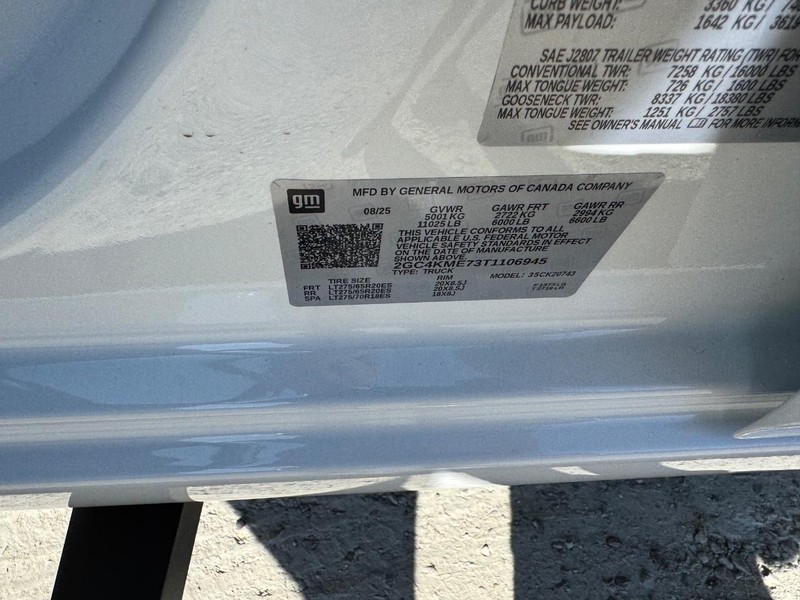 Chevrolet Silverado 2500HD Vehicle Full-screen Gallery Image 16