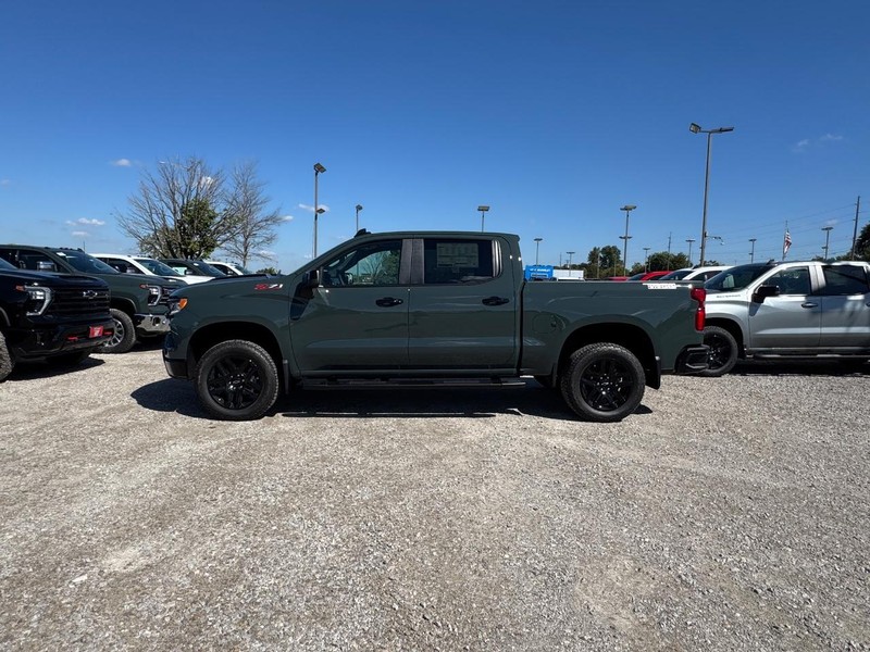 Chevrolet Silverado 1500 Vehicle Full-screen Gallery Image 2
