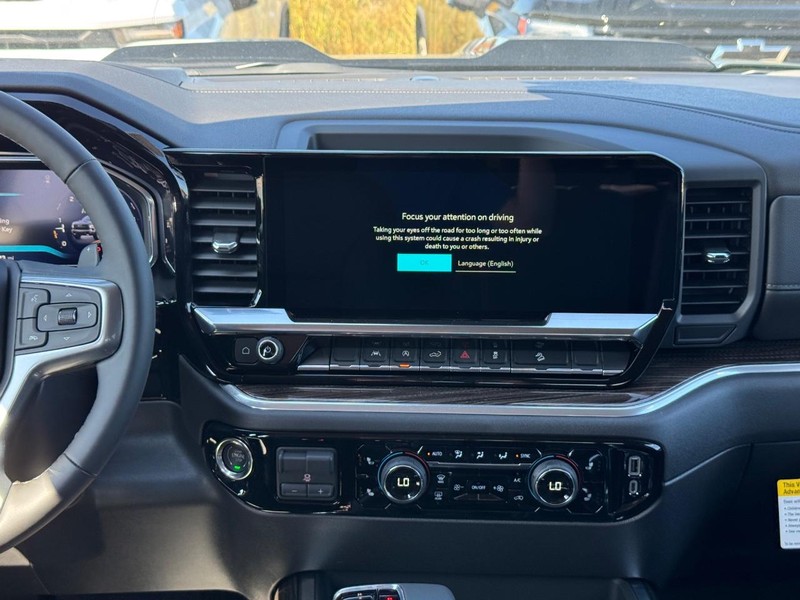 Chevrolet Silverado 1500 Vehicle Full-screen Gallery Image 8