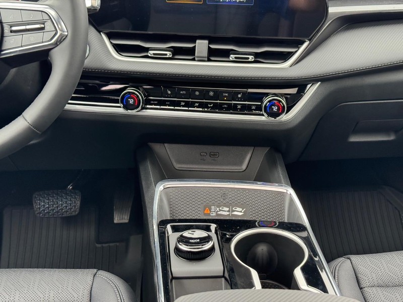 Chevrolet Equinox Vehicle Full-screen Gallery Image 10