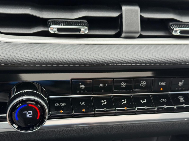 Chevrolet Equinox Vehicle Full-screen Gallery Image 16