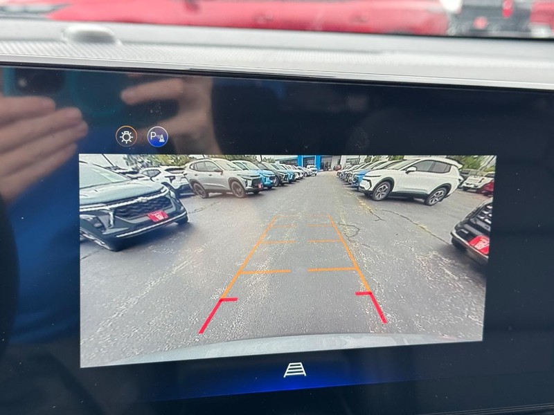 Chevrolet Equinox Vehicle Full-screen Gallery Image 17