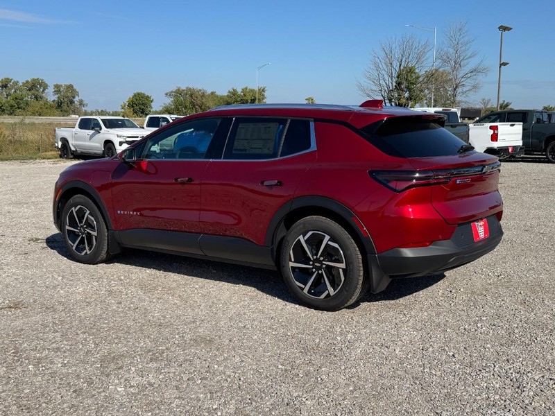 Chevrolet Equinox EV Vehicle Full-screen Gallery Image 3