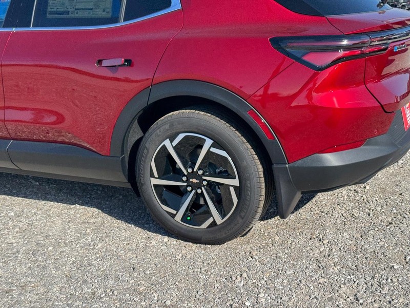 Chevrolet Equinox EV Vehicle Full-screen Gallery Image 4