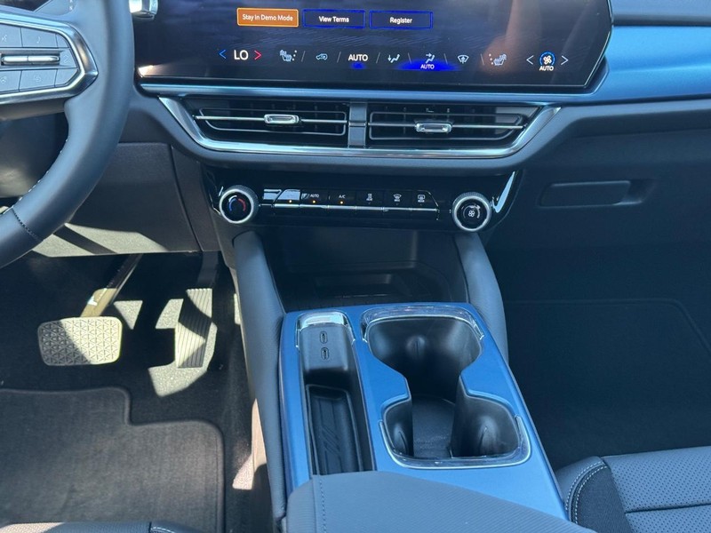 Chevrolet Equinox EV Vehicle Full-screen Gallery Image 9