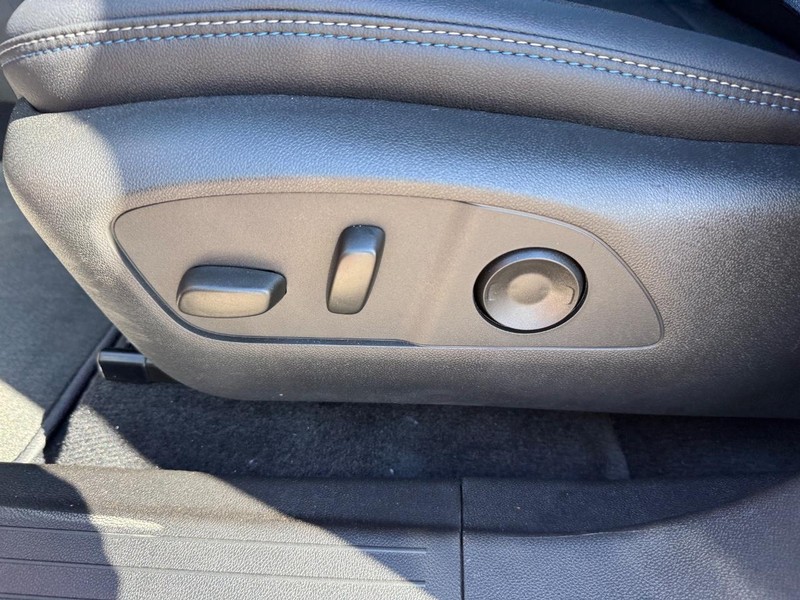 Chevrolet Equinox EV Vehicle Full-screen Gallery Image 10