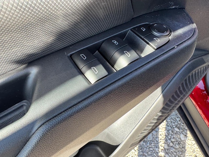 Chevrolet Equinox EV Vehicle Full-screen Gallery Image 11