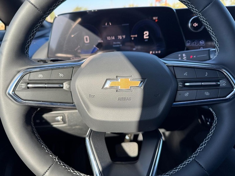 Chevrolet Equinox EV Vehicle Full-screen Gallery Image 12