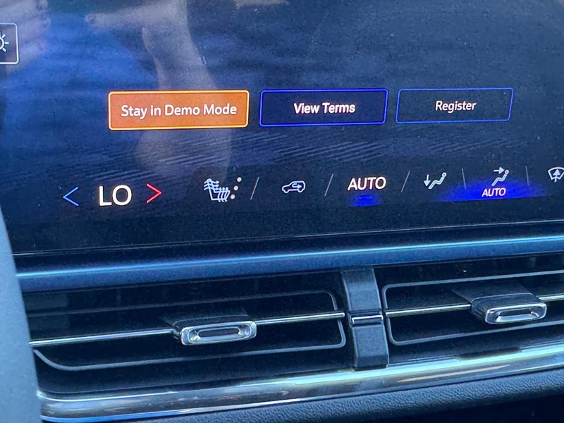 Chevrolet Equinox EV Vehicle Full-screen Gallery Image 15