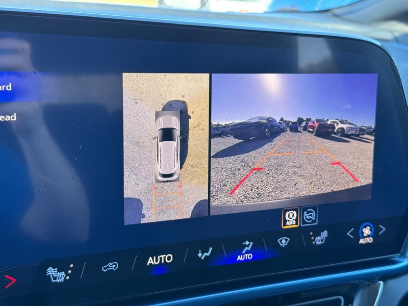 Chevrolet Equinox EV Vehicle Full-screen Gallery Image 16