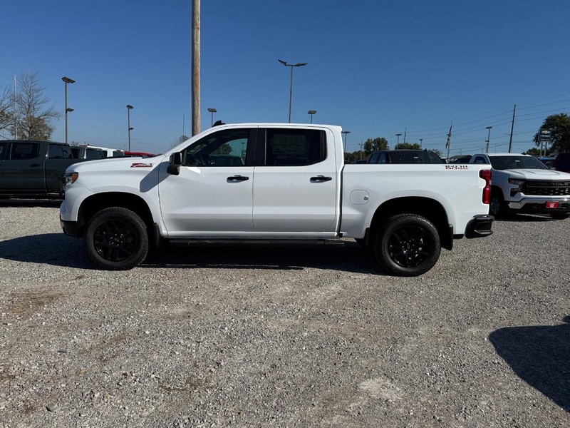 Chevrolet Silverado 1500 Vehicle Full-screen Gallery Image 2
