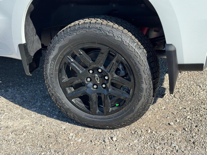 Chevrolet Silverado 1500 Vehicle Full-screen Gallery Image 4