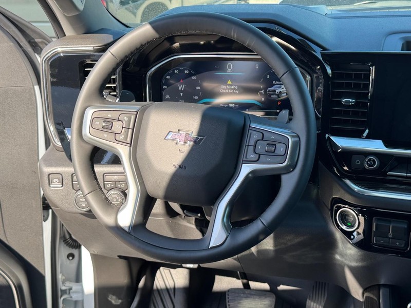 Chevrolet Silverado 1500 Vehicle Full-screen Gallery Image 8