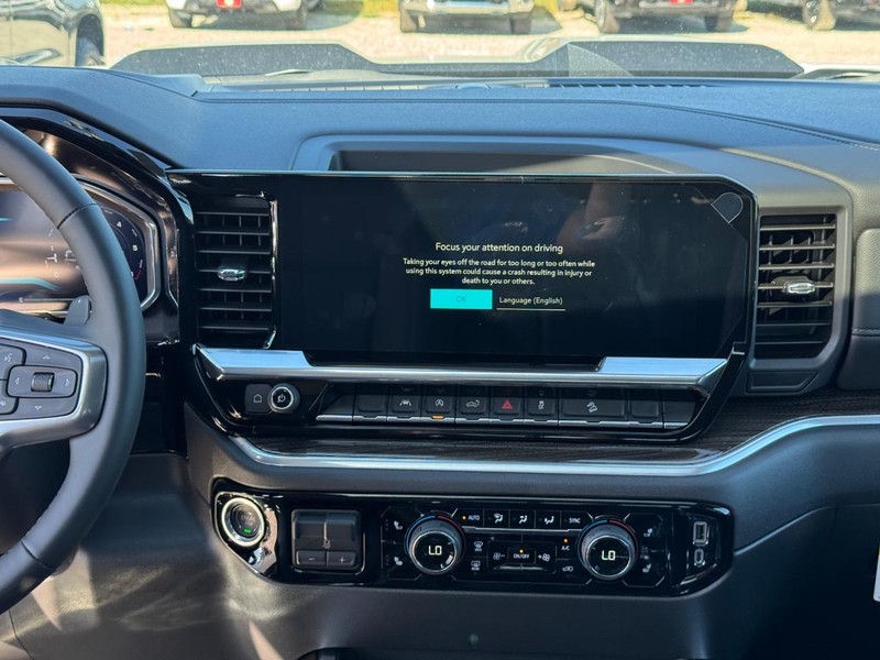 Chevrolet Silverado 1500 Vehicle Full-screen Gallery Image 9