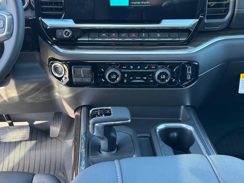 Chevrolet Silverado 1500 Vehicle Full-screen Gallery Image 10