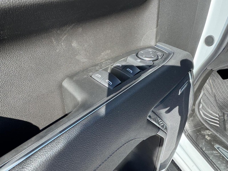 Chevrolet Silverado 1500 Vehicle Full-screen Gallery Image 12