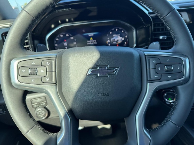 Chevrolet Silverado 1500 Vehicle Full-screen Gallery Image 14