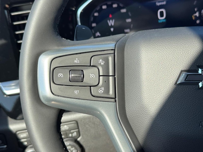 Chevrolet Silverado 1500 Vehicle Full-screen Gallery Image 15