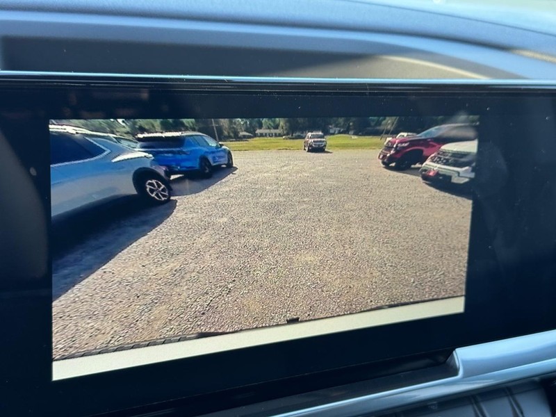 Chevrolet Silverado 1500 Vehicle Full-screen Gallery Image 18