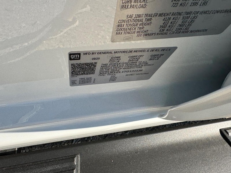 Chevrolet Silverado 1500 Vehicle Full-screen Gallery Image 19