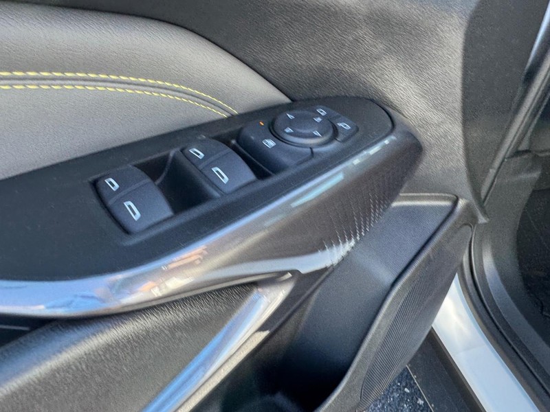 Chevrolet Trax Vehicle Full-screen Gallery Image 12