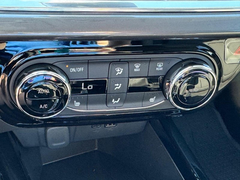 Chevrolet Trax Vehicle Full-screen Gallery Image 16