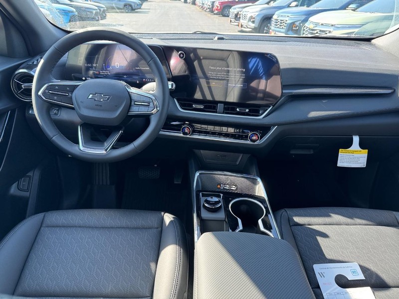 Chevrolet Equinox Vehicle Full-screen Gallery Image 6