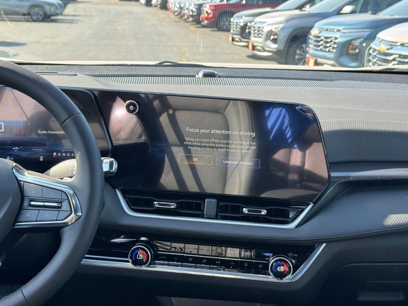 Chevrolet Equinox Vehicle Full-screen Gallery Image 8