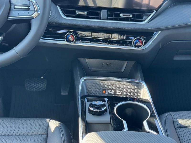 Chevrolet Equinox Vehicle Full-screen Gallery Image 9