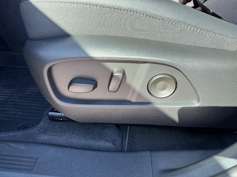 Chevrolet Equinox Vehicle Full-screen Gallery Image 10