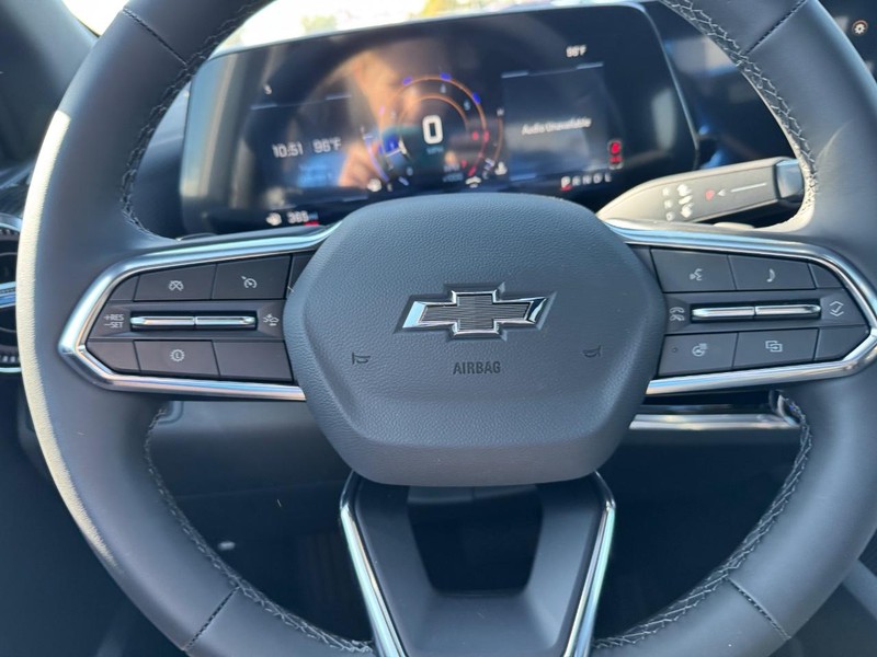 Chevrolet Equinox Vehicle Full-screen Gallery Image 12