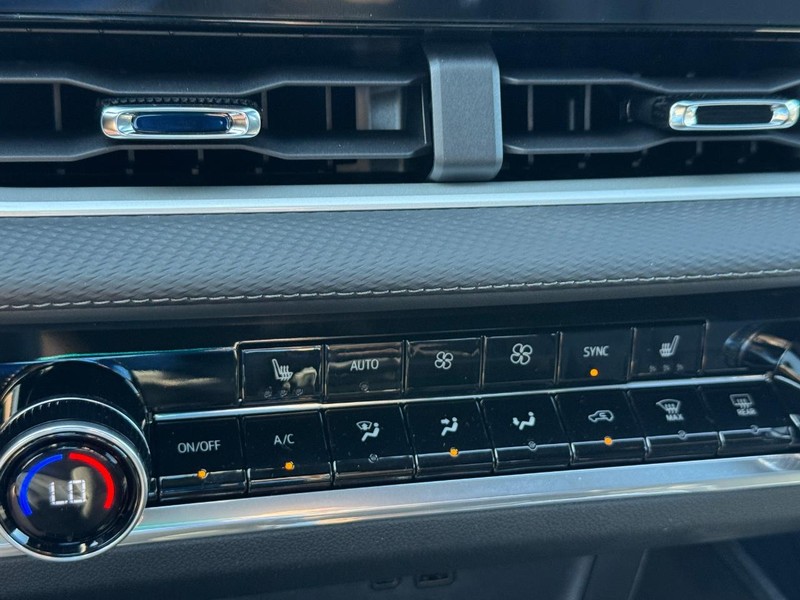 Chevrolet Equinox Vehicle Full-screen Gallery Image 15