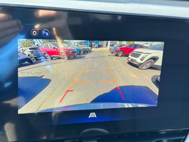 Chevrolet Equinox Vehicle Full-screen Gallery Image 16