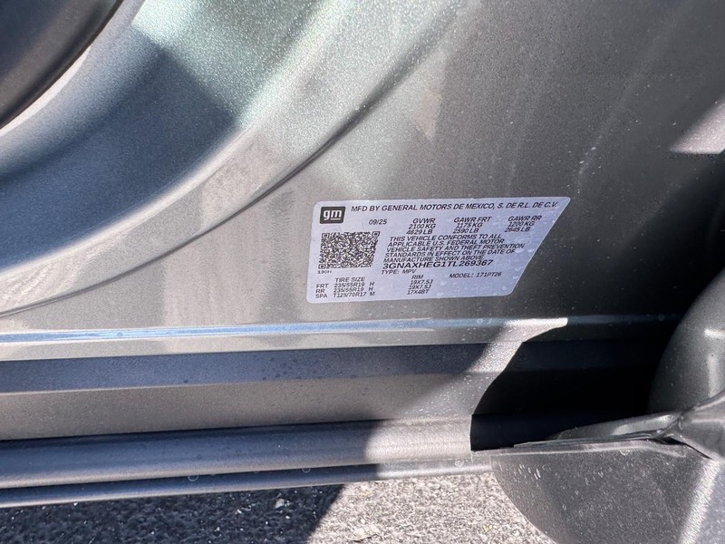 Chevrolet Equinox Vehicle Full-screen Gallery Image 17