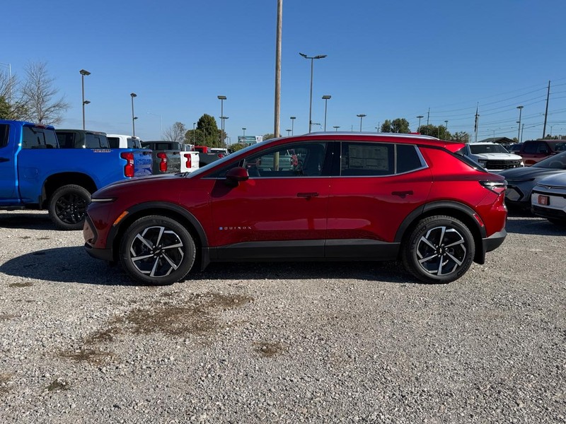 Chevrolet Equinox EV Vehicle Full-screen Gallery Image 2